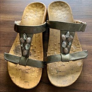 Jeweled Vionic Sandals Size 9